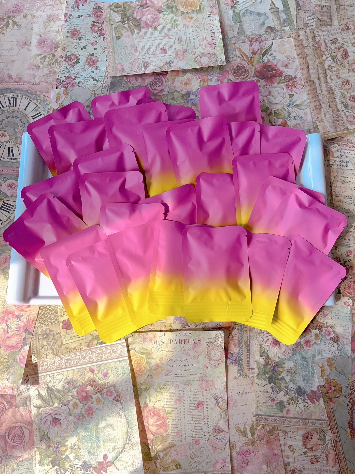 「Bling Glass Crystal Beads 」Lucky Bags(1 charm 1 more bag!!!)